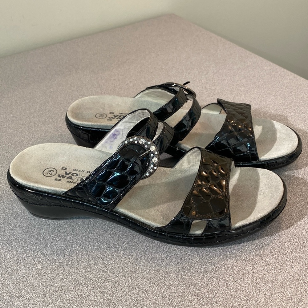 Volks Walkers - women’s well being sandals. Size 38